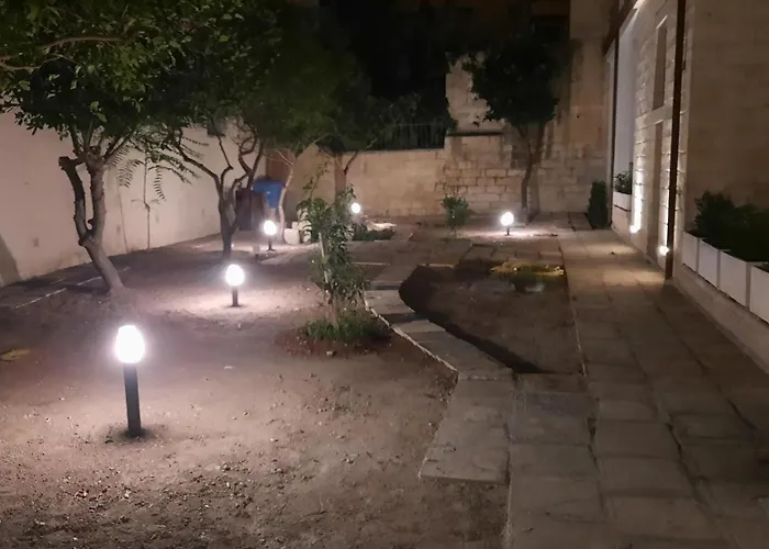 Palazzo Ricciardi מלון דירות לצ'ה